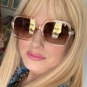 Meet your Posher, Beverly